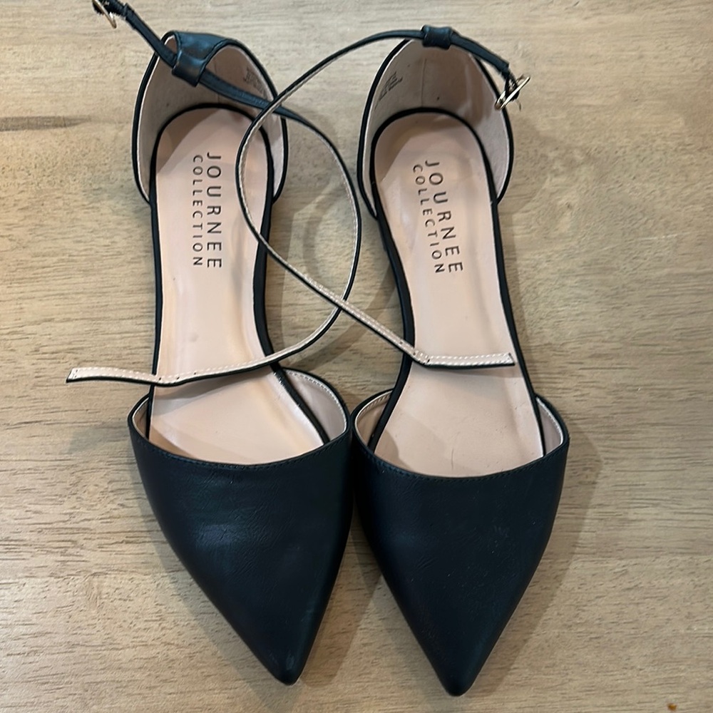 Journee Collection Women's Black Flats NWOT